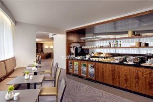 hilton_Wroclaw_bufet_w_vip_lounge-300x200